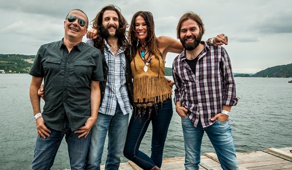 Elizabeth Lee & Cosmic Mojo